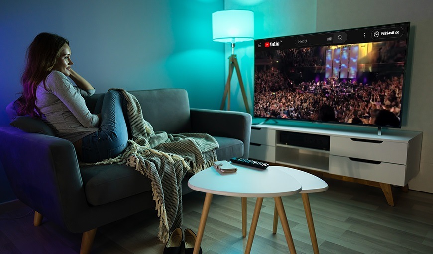 Telewizor Hyundai FLM 43TS349 SMART - prezentacja we wnętrzu